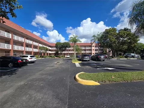 9441 Sunrise Lakes Blvd #108, Sunrise, FL 33322