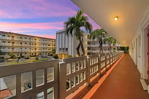 4000 NW 44th Ave #203, Lauderdale Lakes, FL 33319