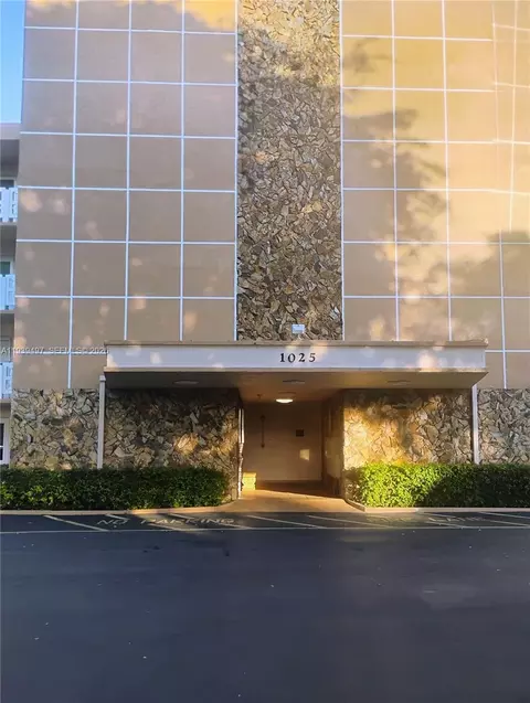 1025 SE 2nd Ave, Dania Beach, FL 33004