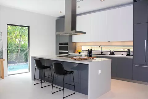 3540 Oak Ave, Miami, FL 33133