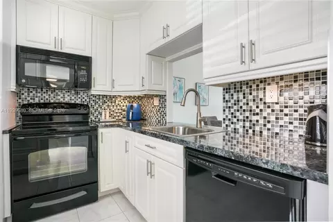 4801 NW 34th St #406, Lauderdale Lakes, FL 33319