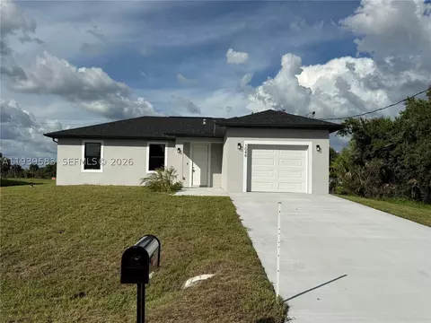 1048 Jay Ct, Labelle, FL 33935 photo 4
