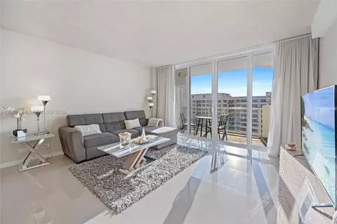 5601 Collins Ave #1618, Miami Beach, FL 33140