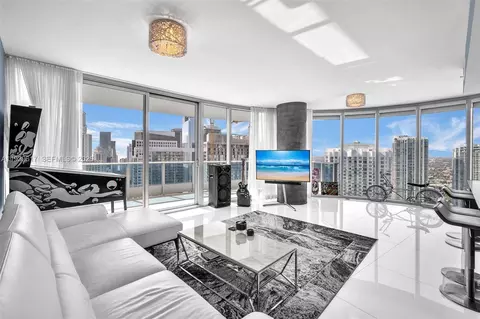 200 Biscayne Boulevard Way #4202, Miami, FL 33131