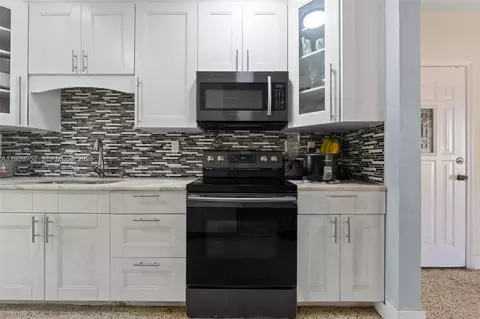Kitchen - 325 SE 9th Ave, Hialeah, FL 33010 photo 3 of 6