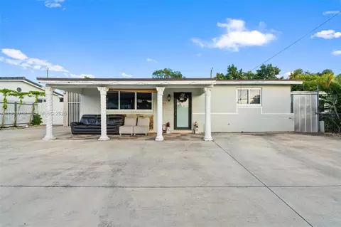 Exterior - 325 SE 9th Ave, Hialeah, FL 33010 photo 1 of 9