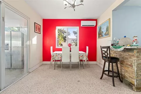 Dining - 325 SE 9th Ave, Hialeah, FL 33010 photo 1 of 1