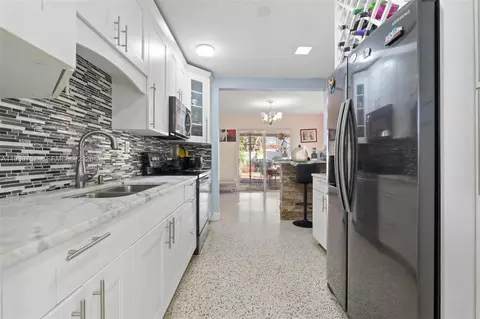 Kitchen - 325 SE 9th Ave, Hialeah, FL 33010 photo 1 of 6