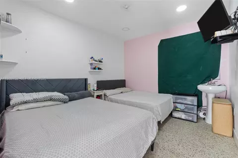 Bedroom - 325 SE 9th Ave, Hialeah, FL 33010 photo 5 of 6