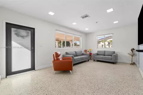 Living - 325 SE 9th Ave, Hialeah, FL 33010 photo 1 of 2