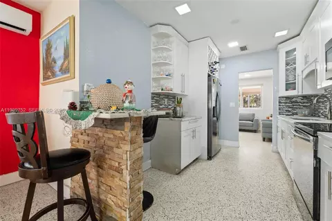Kitchen - 325 SE 9th Ave, Hialeah, FL 33010 photo 5 of 6