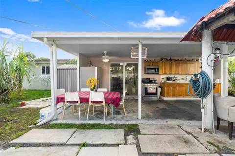 Exterior - 325 SE 9th Ave, Hialeah, FL 33010 photo 6 of 9