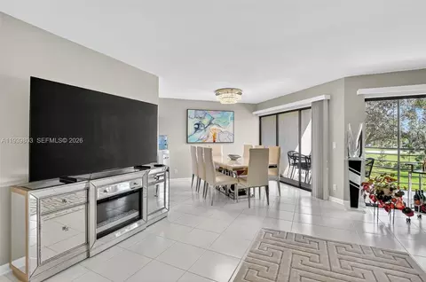 5901 Camino Del Sol #207, Boca Raton, FL 33433