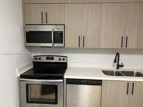 5100 SW 41st St #329, Pembroke Park, FL 33023