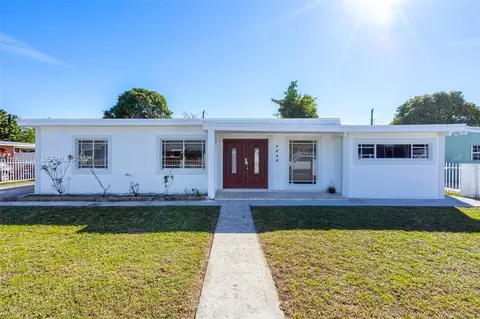 3274 NW 100th St, Miami, FL 33147
