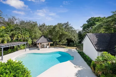Exterior - 10001 SW 60th Ct, Pinecrest, FL 33156 photo 4 of 5