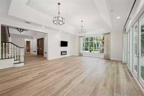 Living - 10001 SW 60th Ct, Pinecrest, FL 33156 photo 2 of 7