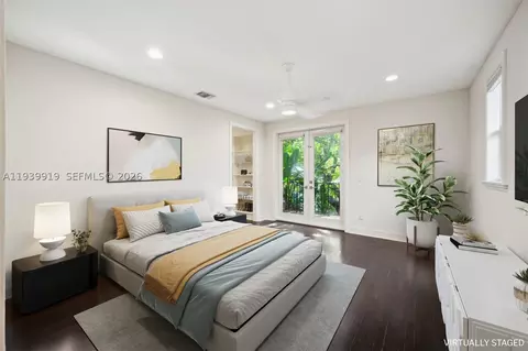 Bedroom - 10001 SW 60th Ct, Pinecrest, FL 33156 photo 3 of 3
