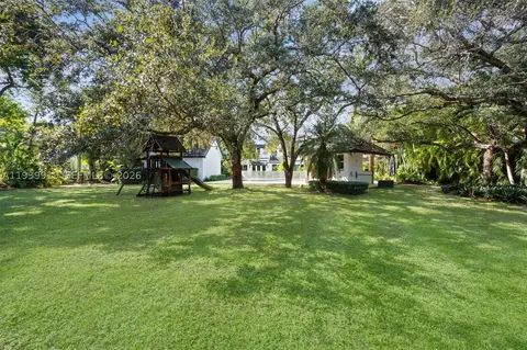 Exterior - 10001 SW 60th Ct, Pinecrest, FL 33156 photo 5 of 5