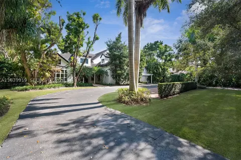 Exterior - 10001 SW 60th Ct, Pinecrest, FL 33156 photo 2 of 5