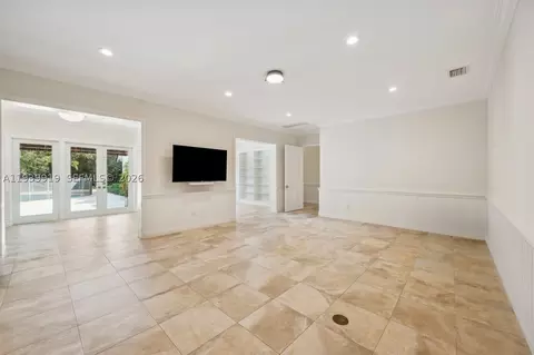 Living - 10001 SW 60th Ct, Pinecrest, FL 33156 photo 4 of 7