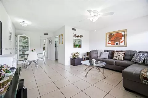 9101 Sunrise Lakes Blvd #218, Sunrise, FL 33322