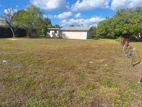 Exterior - 245 E Pkwy, Other, FL 33904 photo 4 of 8