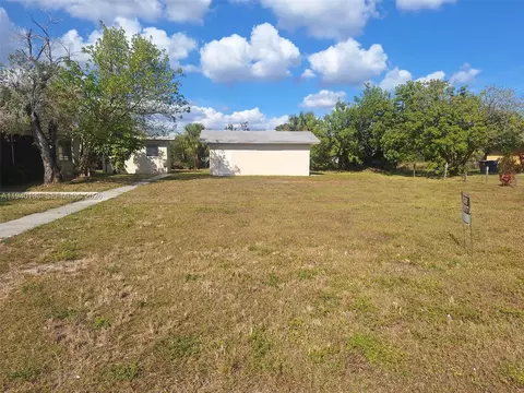 Exterior - 245 E Pkwy, Other, FL 33904 photo 3 of 8