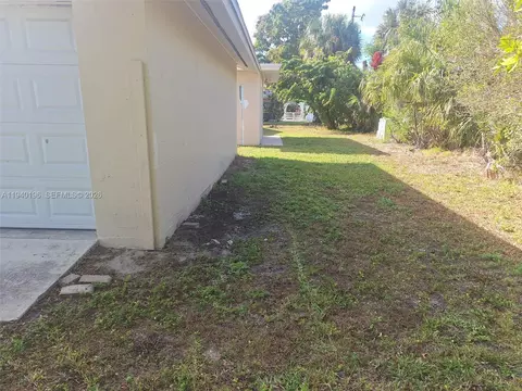 Exterior - 245 E Pkwy, Other, FL 33904 photo 6 of 8