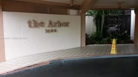 1400 Saint Charles Pl #524, Pembroke Pines, FL 33026