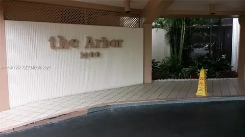 1400 Saint Charles Pl #524, Pembroke Pines, FL 33026