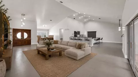 1092 NW 162nd Ave, Pembroke Pines, FL 33028