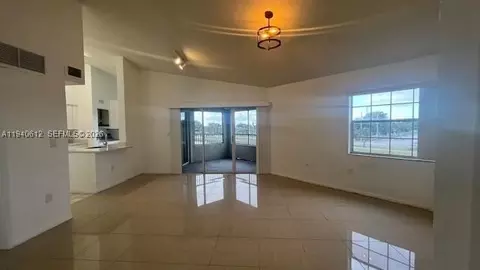 2881 N Oakland Forest Dr #309, Oakland Park, FL 33309