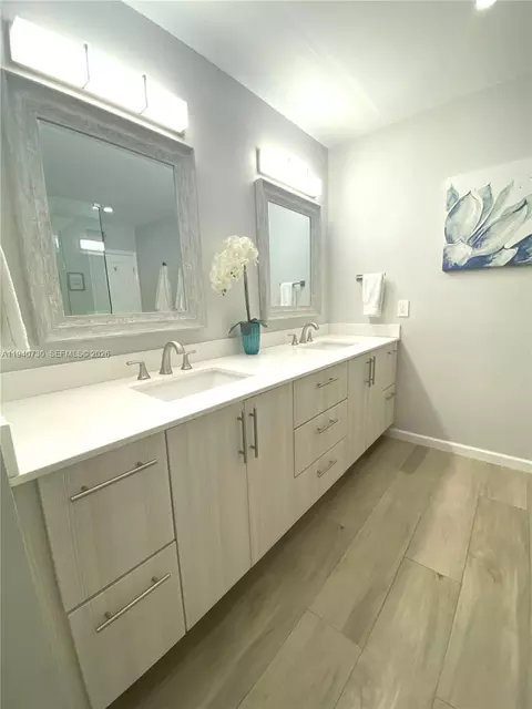 Bath - 6417 Windmill Gate Rd, Miami Lakes, FL 33014 photo 1 of 8
