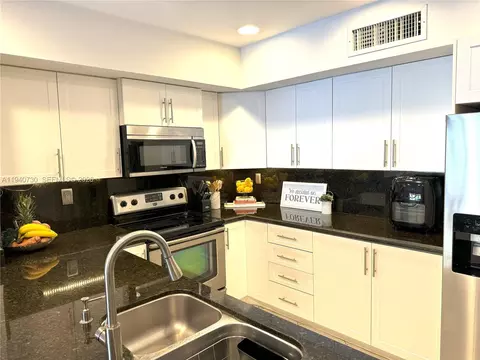 Kitchen - 6417 Windmill Gate Rd, Miami Lakes, FL 33014 photo 4 of 4