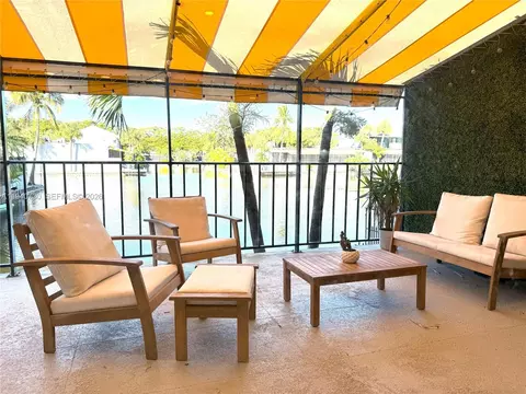Exterior - 6417 Windmill Gate Rd, Miami Lakes, FL 33014 photo 2 of 3