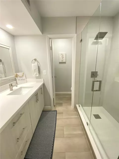 Bath - 6417 Windmill Gate Rd, Miami Lakes, FL 33014 photo 6 of 8