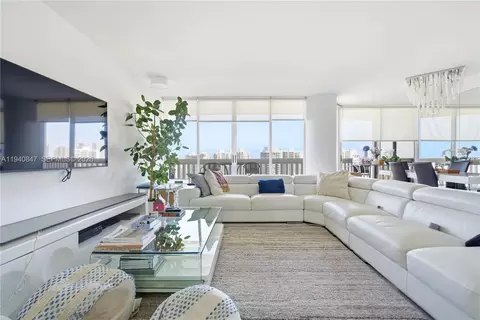1000 W Island Blvd #2806, Aventura, FL 33160