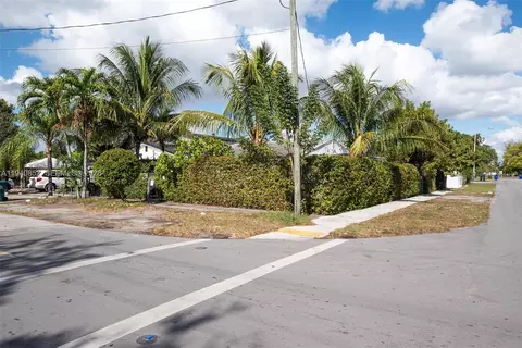 1401 NW 44th St, Miami, FL 33142