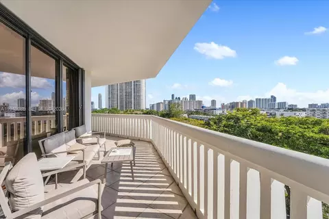 2000 Island Blvd #602, Aventura, FL 33160