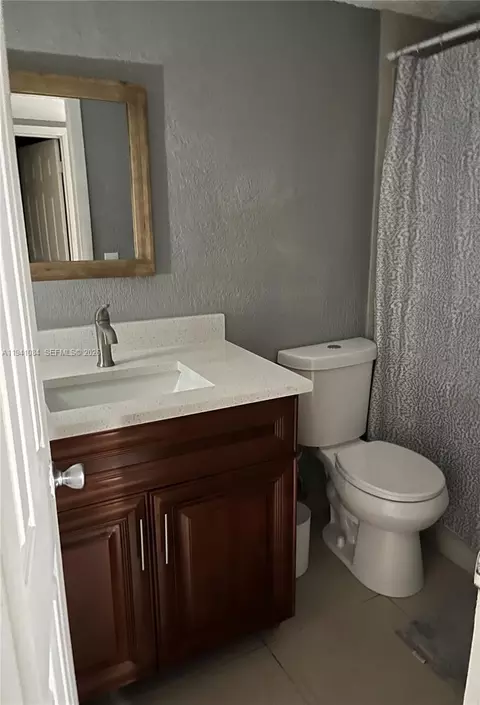 Bath - 1900 W 72nd St, Hialeah, FL 33014 photo 1 of 1