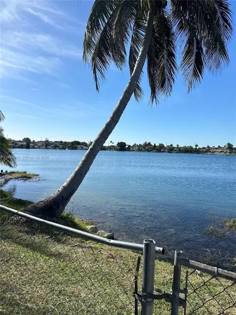 View/Area - 1900 W 72nd St, Hialeah, FL 33014 photo 2 of 2