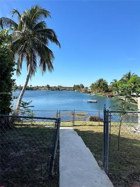 View/Area - 1900 W 72nd St, Hialeah, FL 33014 photo 1 of 2