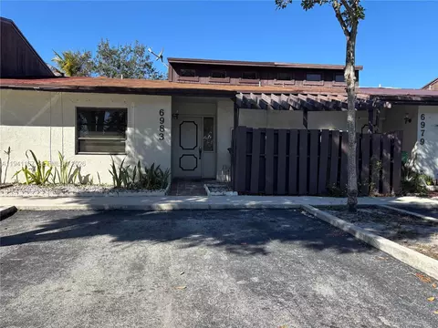 6983 SW 40th St #7-O, Miramar, FL 33023