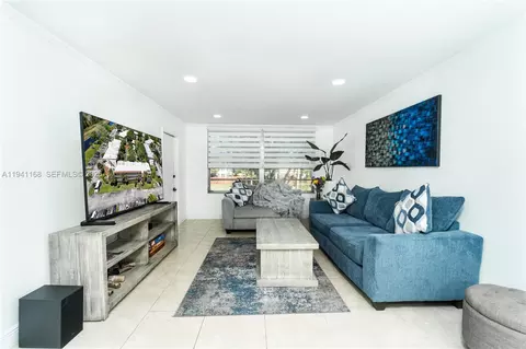 7500 NW 17th St #207, Plantation, FL 33313