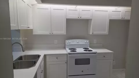 202 Lake Pointe Dr #204, Oakland Park, FL 33309