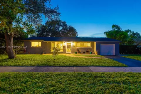 312 N Luna Ct, Hollywood, FL 33021