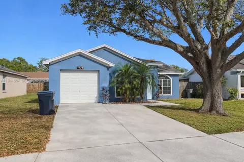 8225 Riverboat Dr, Tampa, FL 33637