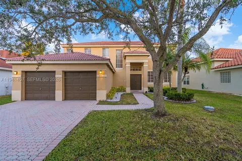 714 Heritage Dr, Weston, FL 33326