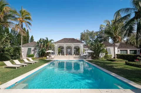 21 S Beach Rd, Jupiter Island, FL 33455